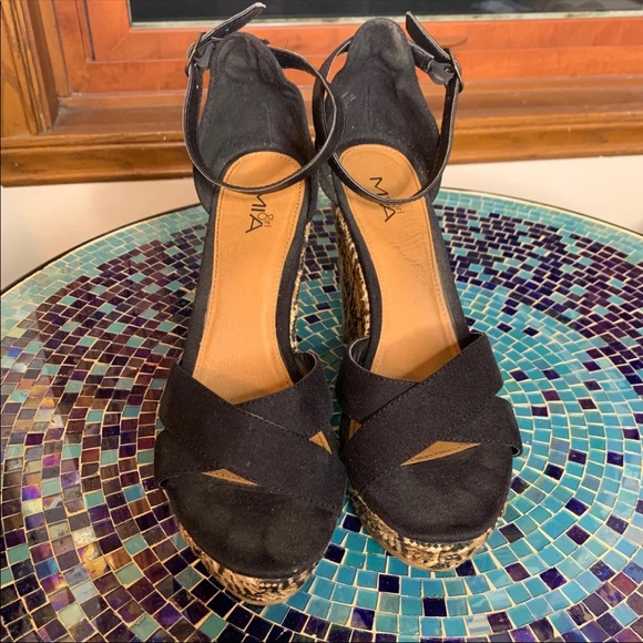 (SOLD) Black Printed Wedges - Picture 12 of 12